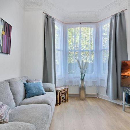 Onsitestays - Tranquil 2 Bedroom Apartment With Large Kitchen, Private Garden Near Wimbledon Station London Exterior photo