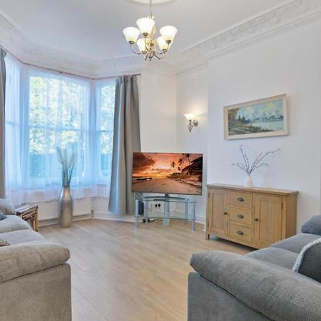 Onsitestays - Tranquil 2 Bedroom Apartment With Large Kitchen, Private Garden Near Wimbledon Station London Exterior photo