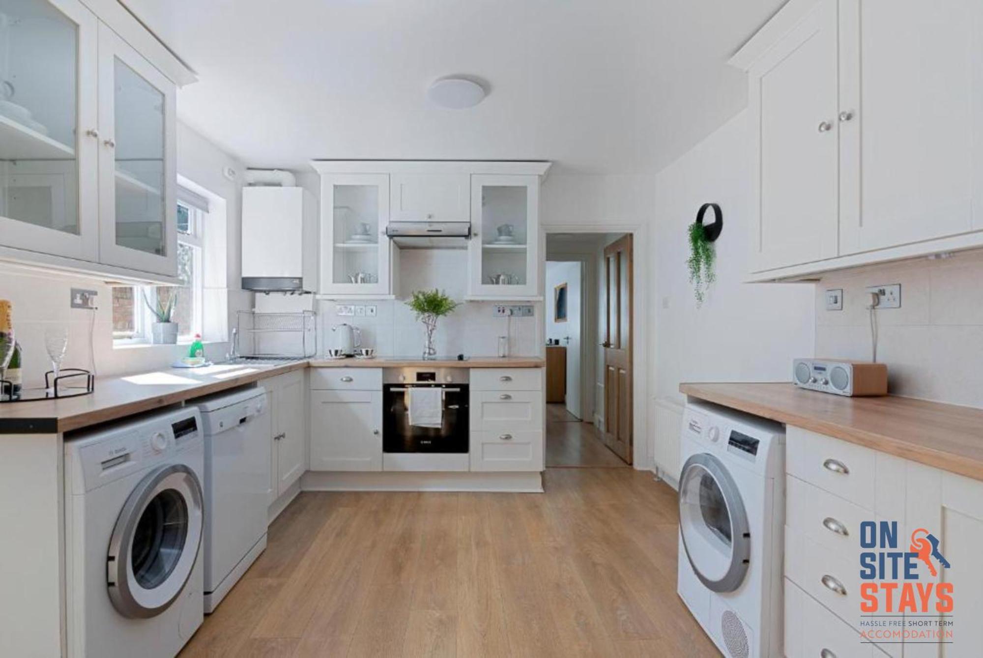 Onsitestays - Tranquil 2 Bedroom Apartment With Large Kitchen, Private Garden Near Wimbledon Station London Exterior photo