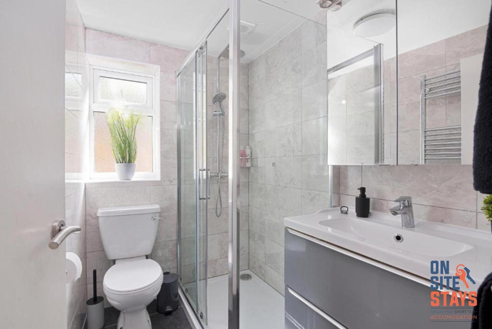 Onsitestays - Tranquil 2 Bedroom Apartment With Large Kitchen, Private Garden Near Wimbledon Station London Exterior photo
