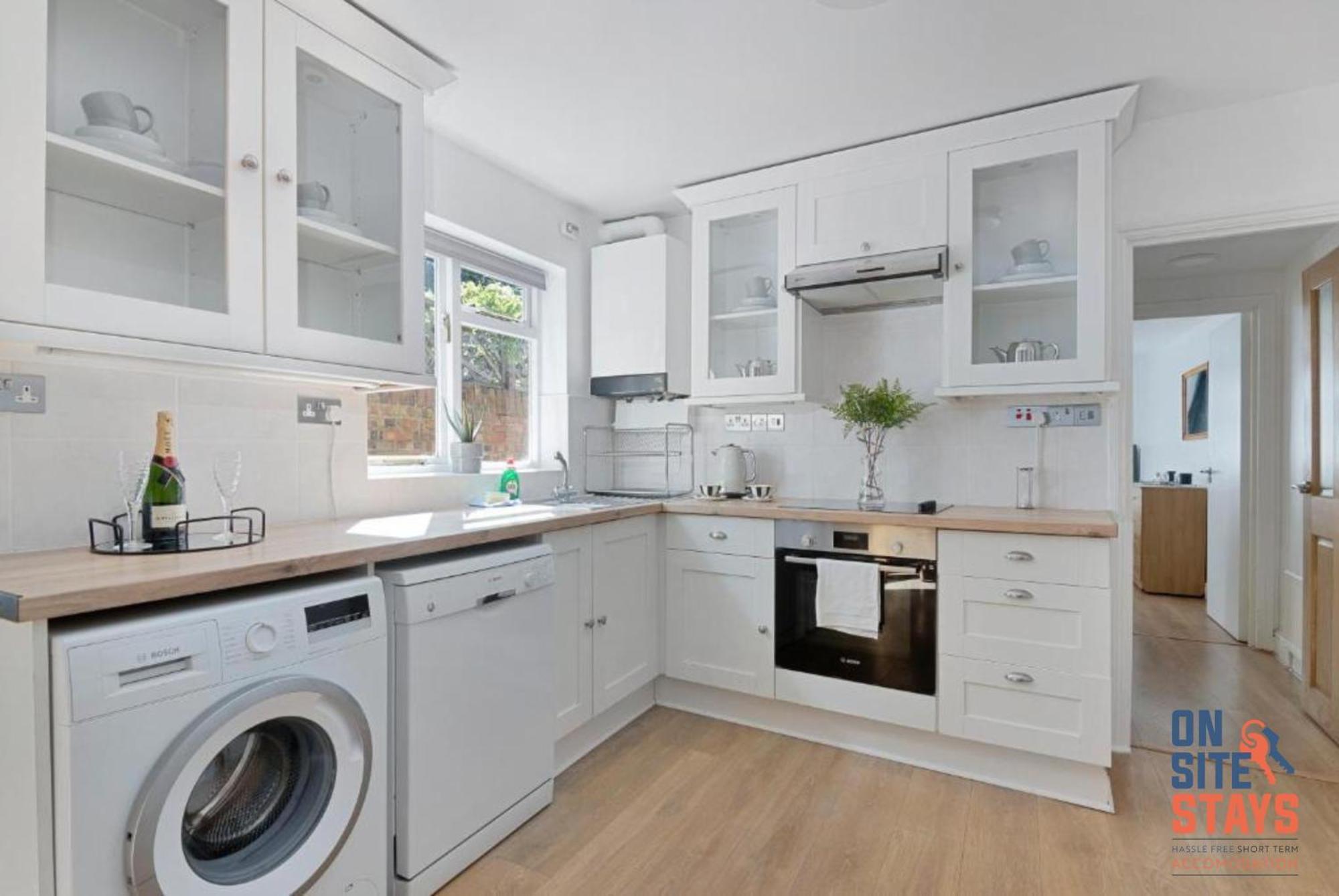 Onsitestays - Tranquil 2 Bedroom Apartment With Large Kitchen, Private Garden Near Wimbledon Station London Exterior photo