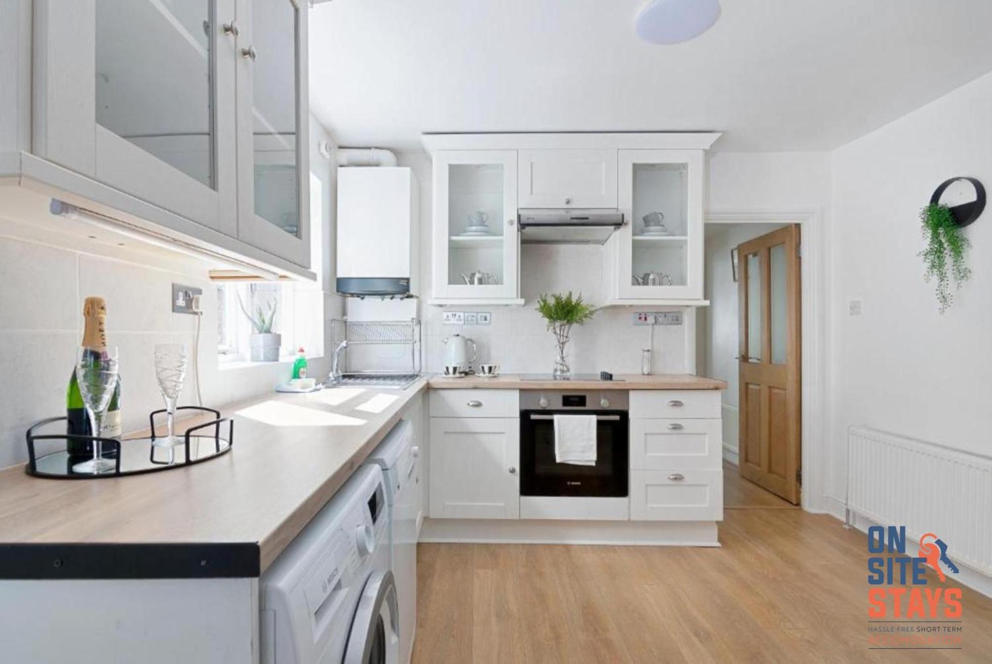 Onsitestays - Tranquil 2 Bedroom Apartment With Large Kitchen, Private Garden Near Wimbledon Station London Exterior photo