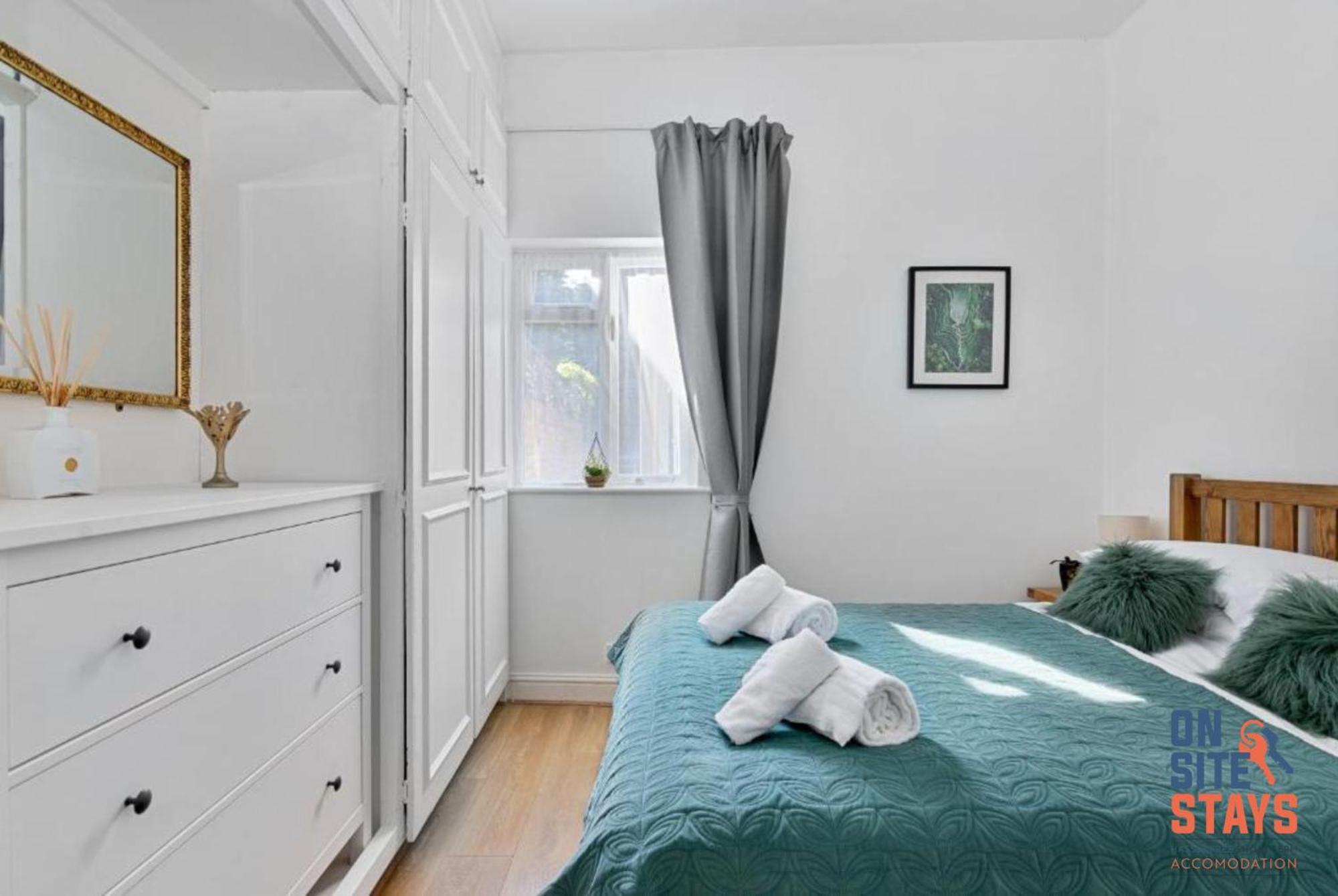 Onsitestays - Tranquil 2 Bedroom Apartment With Large Kitchen, Private Garden Near Wimbledon Station London Exterior photo